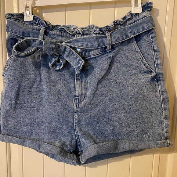 wild fable Pants - Excellent condition! Wild Fable High Rise Paperbag Jean Shorts - Size XL